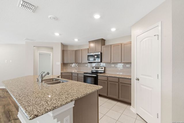 9411 BRAMAN PT, Converse, TX 78109