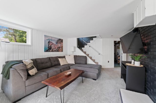 588 W Winona Street, Duluth, MN 55803