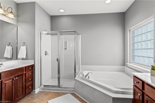 2023 Waterford Village Drive, Clemmons, NC 27012