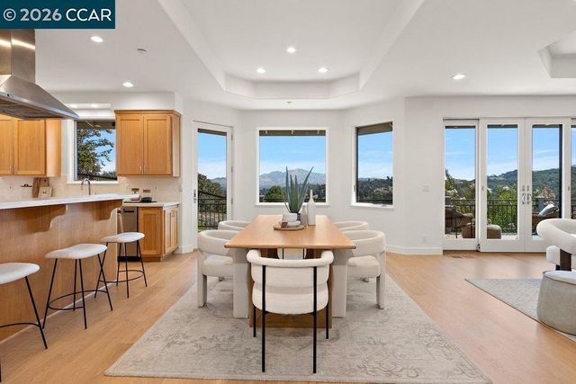 809 Mountain View Dr, Lafayette, CA 94549