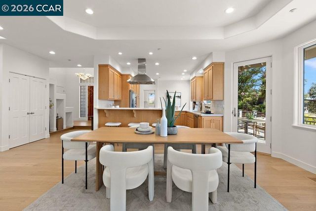 809 Mountain View Dr, Lafayette, CA 94549