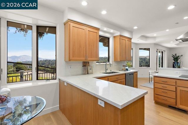 809 Mountain View Dr, Lafayette, CA 94549