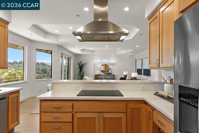 809 Mountain View Dr, Lafayette, CA 94549