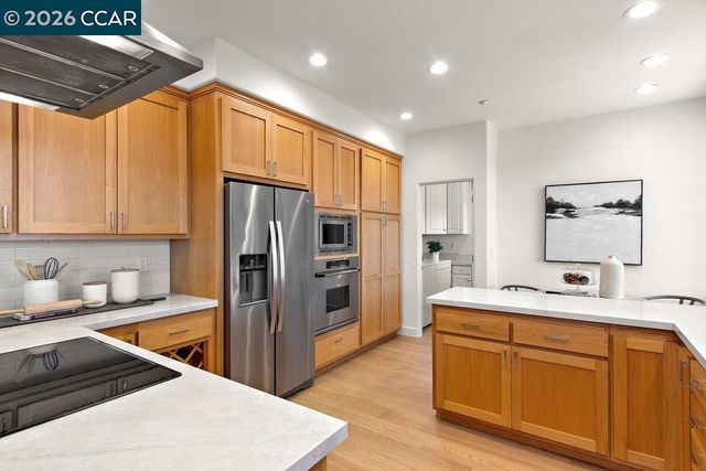 809 Mountain View Dr, Lafayette, CA 94549