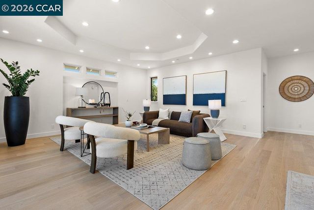 809 Mountain View Dr, Lafayette, CA 94549