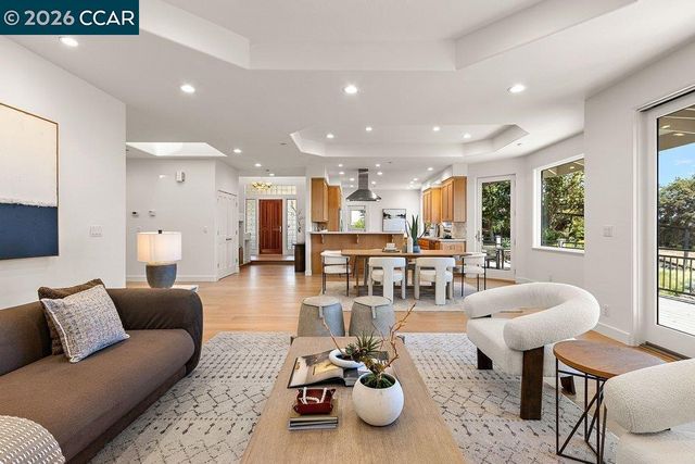 809 Mountain View Dr, Lafayette, CA 94549