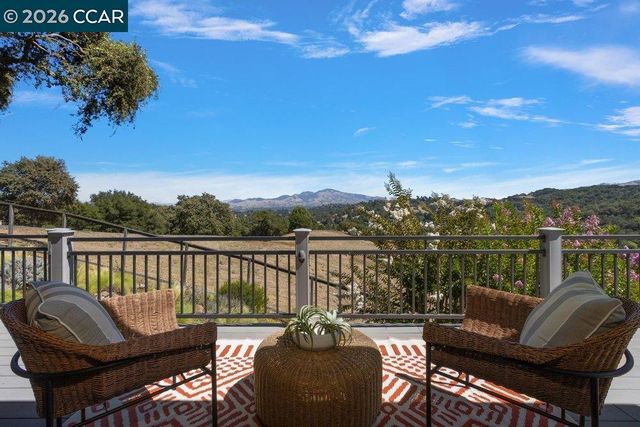 809 Mountain View Dr, Lafayette, CA 94549