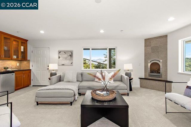 809 Mountain View Dr, Lafayette, CA 94549