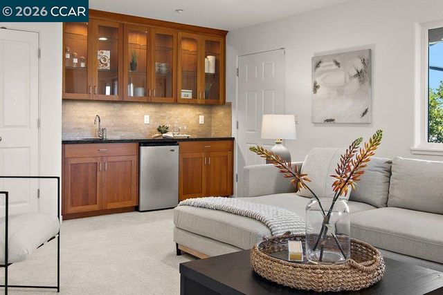 809 Mountain View Dr, Lafayette, CA 94549