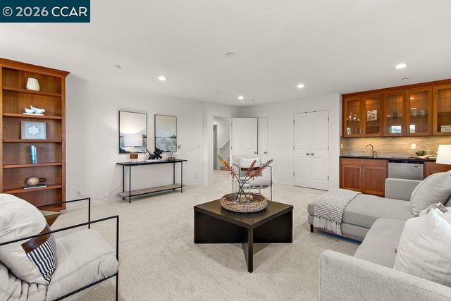 809 Mountain View Dr, Lafayette, CA 94549
