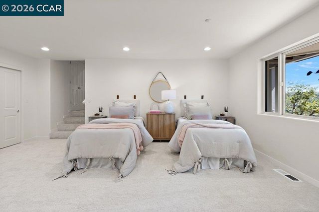 809 Mountain View Dr, Lafayette, CA 94549