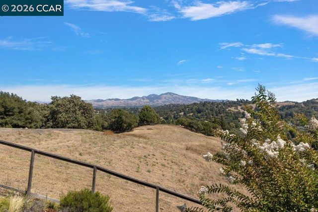 809 Mountain View Dr, Lafayette, CA 94549