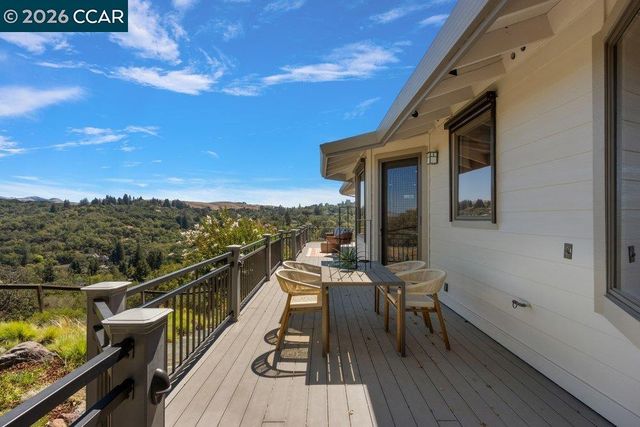 809 Mountain View Dr, Lafayette, CA 94549