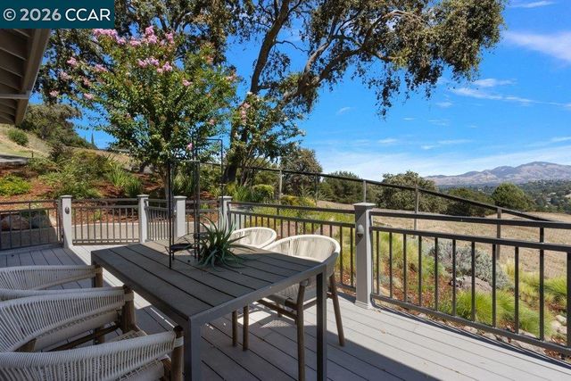 809 Mountain View Dr, Lafayette, CA 94549
