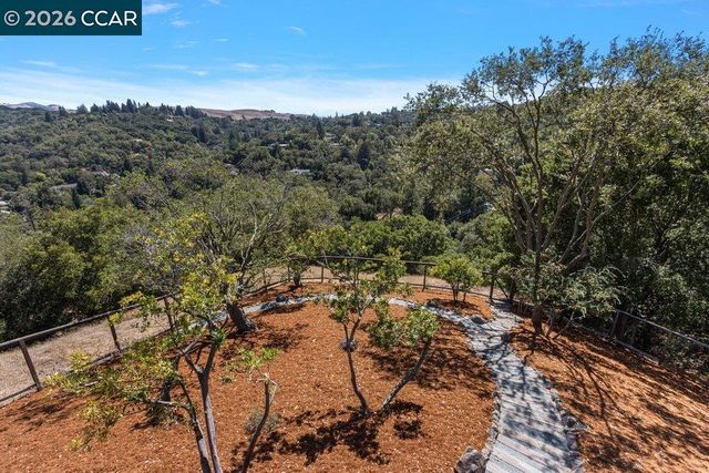 809 Mountain View Dr, Lafayette, CA 94549