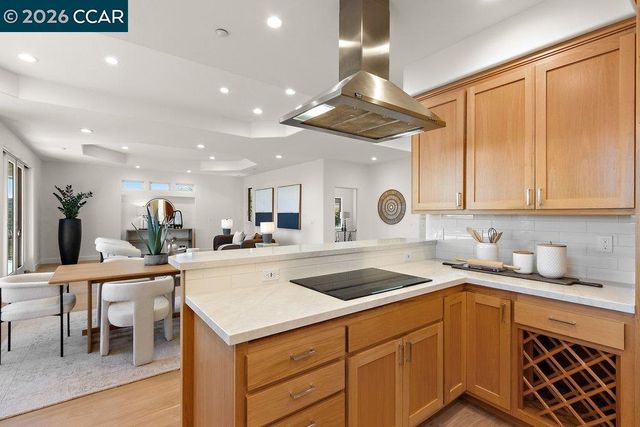 809 Mountain View Dr, Lafayette, CA 94549