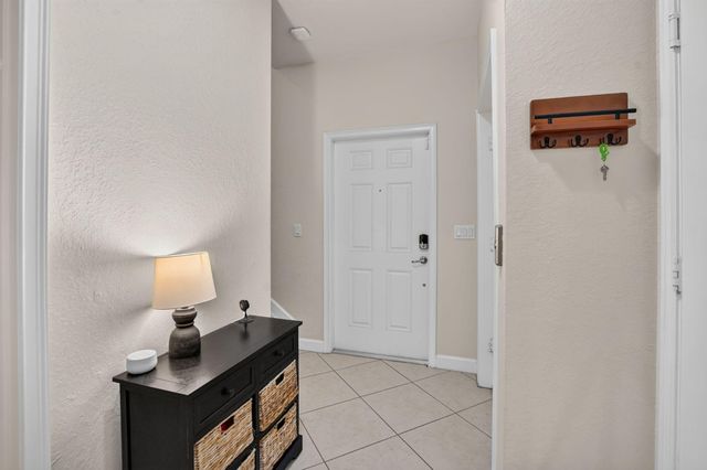 27 NW Hawthorne Place, Boca Raton, FL 33432