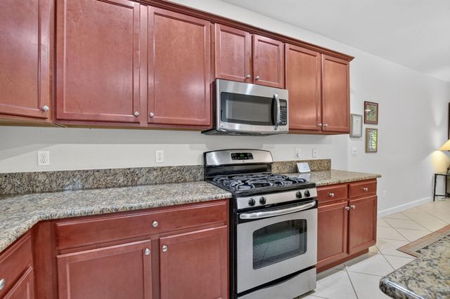 27 NW Hawthorne Place, Boca Raton, FL 33432