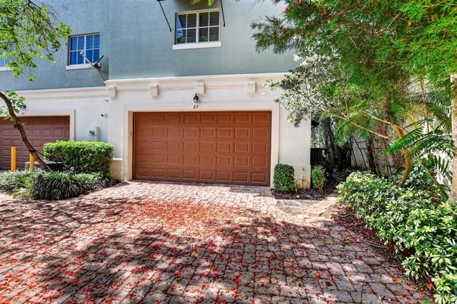 27 NW Hawthorne Place, Boca Raton, FL 33432