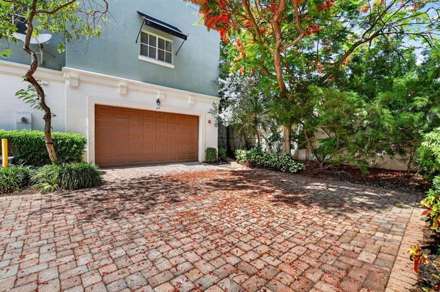 27 NW Hawthorne Place, Boca Raton, FL 33432
