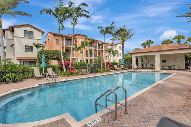 27 NW Hawthorne Place, Boca Raton, FL 33432