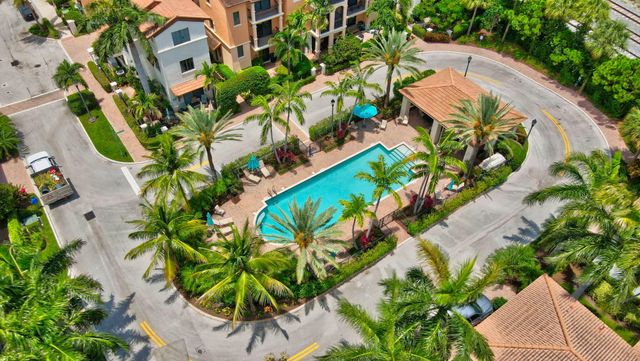 27 NW Hawthorne Place, Boca Raton, FL 33432