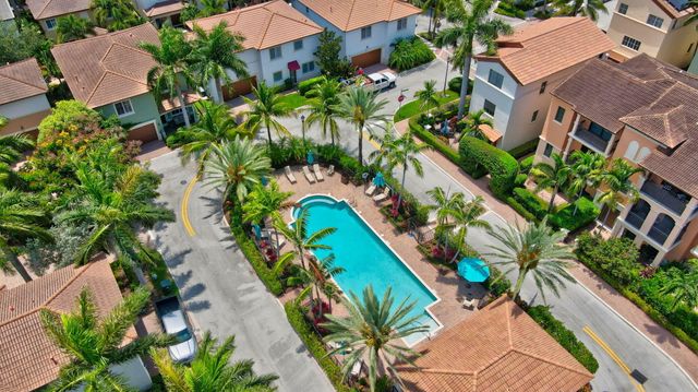 27 NW Hawthorne Place, Boca Raton, FL 33432