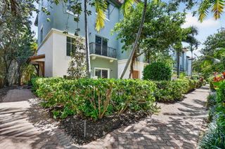 27 NW Hawthorne Place, Boca Raton, FL 33432