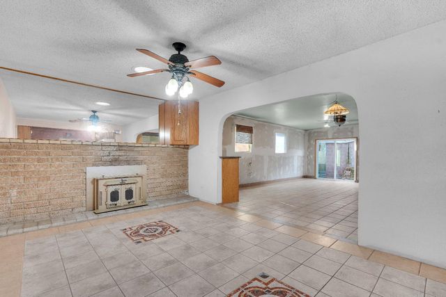 5036 E Sooner Drive, Fresno, CA 93727