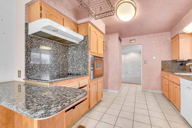 5036 E Sooner Drive, Fresno, CA 93727