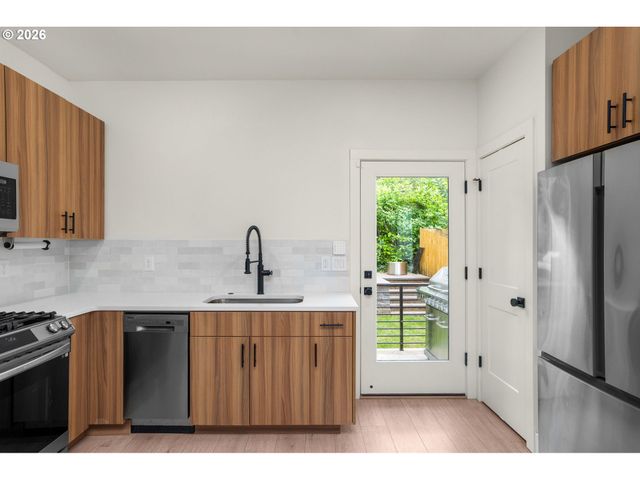 11117 Sw 43RD Ave, Portland, OR 97219