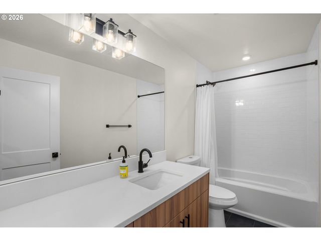 11117 Sw 43RD Ave, Portland, OR 97219