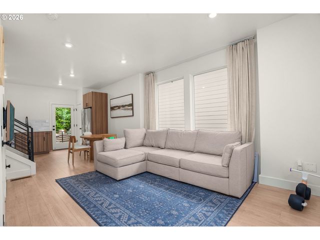 11117 Sw 43RD Ave, Portland, OR 97219