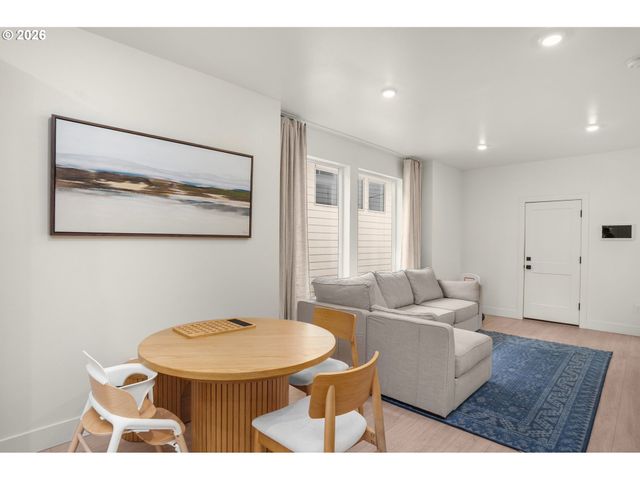 11117 Sw 43RD Ave, Portland, OR 97219