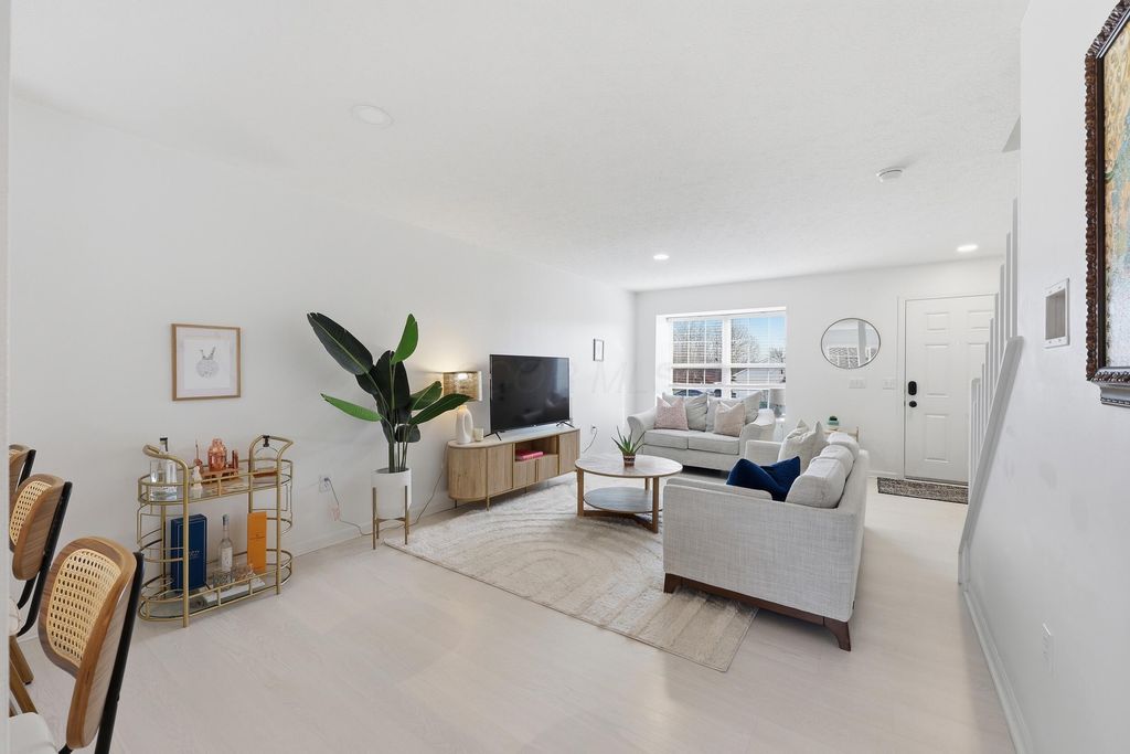 7276 Colonial Affair Drive, 11, New Albany, OH 43054