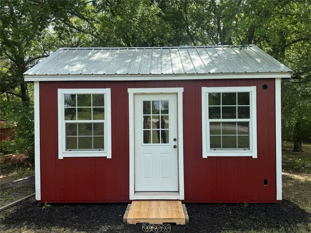 995 School House Road, Forestburg, TX 76239