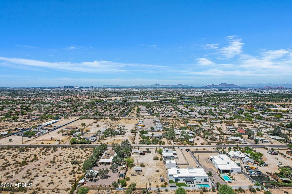 2241 E DESERT Lane 1, Phoenix, AZ 85042 — photo 3