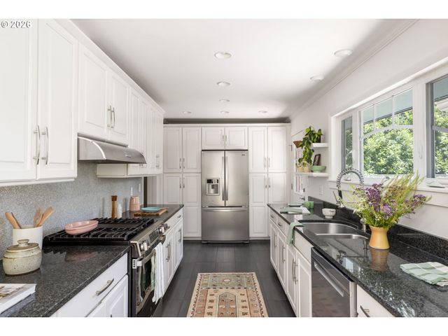 9050 Sw CAPITOL Hwy, Portland, OR 97219