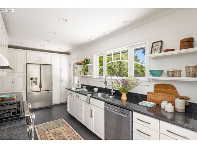 9050 Sw CAPITOL Hwy, Portland, OR 97219