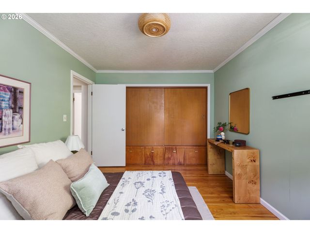 9050 Sw CAPITOL Hwy, Portland, OR 97219