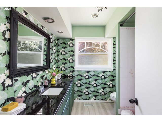 9050 Sw CAPITOL Hwy, Portland, OR 97219