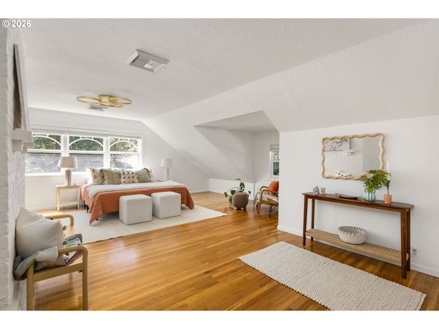 9050 Sw CAPITOL Hwy, Portland, OR 97219