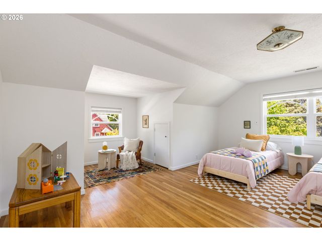 9050 Sw CAPITOL Hwy, Portland, OR 97219