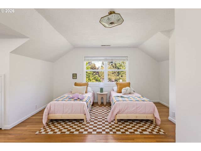 9050 Sw CAPITOL Hwy, Portland, OR 97219