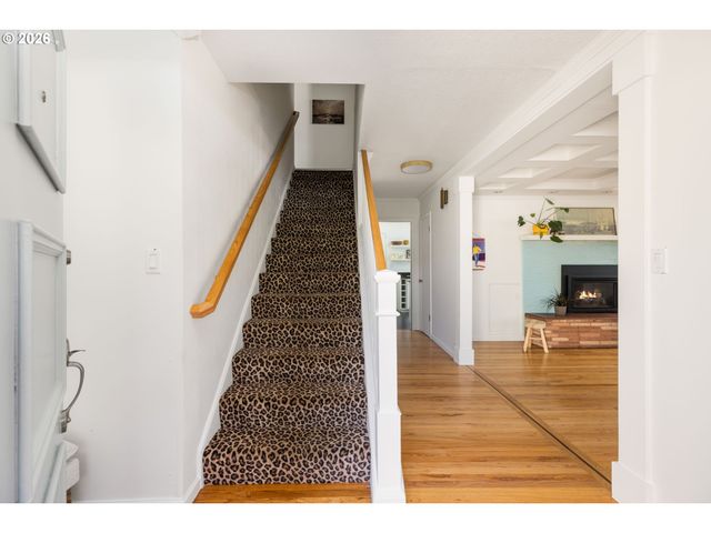 9050 Sw CAPITOL Hwy, Portland, OR 97219
