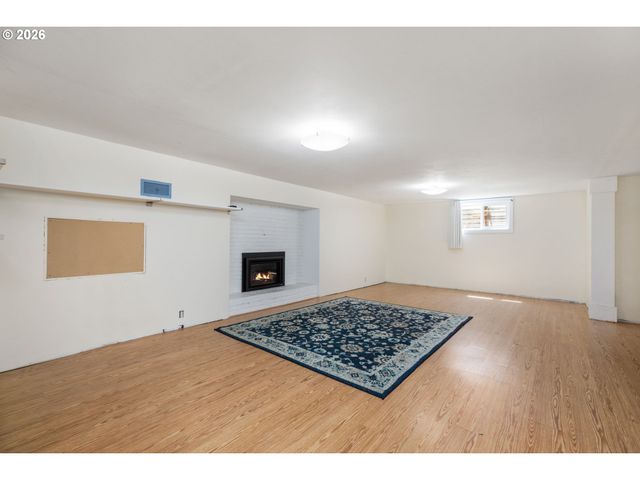 9050 Sw CAPITOL Hwy, Portland, OR 97219