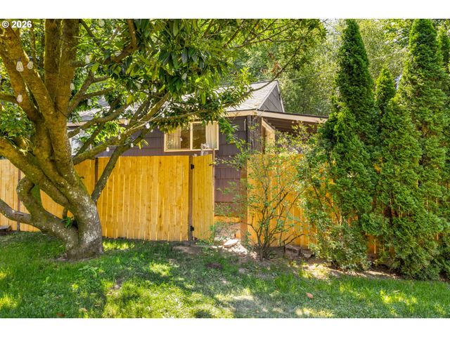 9050 Sw CAPITOL Hwy, Portland, OR 97219