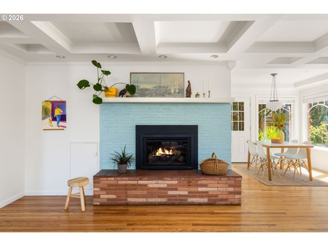 9050 Sw CAPITOL Hwy, Portland, OR 97219