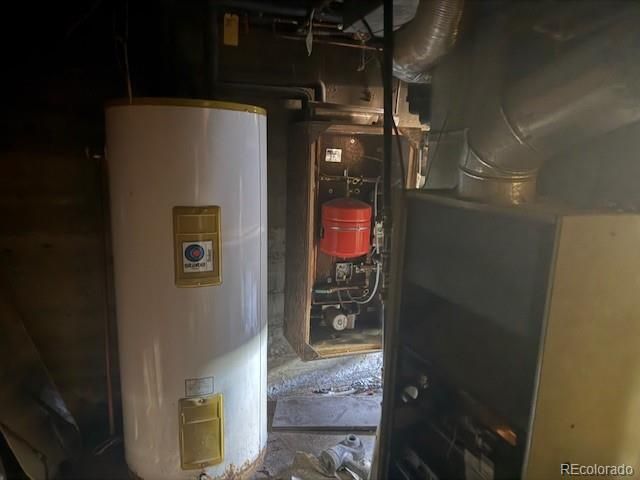 17 Lakewood Heights Drive, Lakewood, CO 80215