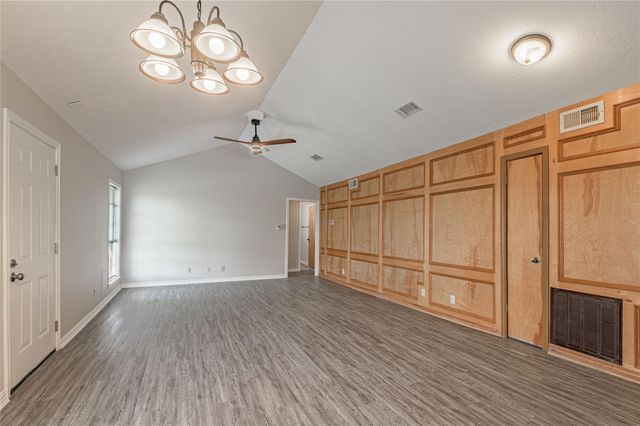 610 Normal Park Drive A, Huntsville, TX 77320